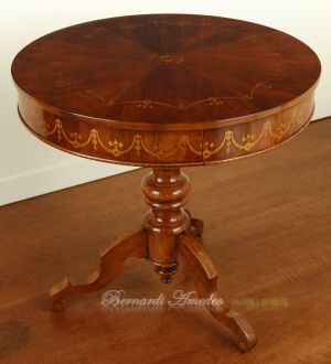 Tavolino in legno di noce con piano intarsiato diametro 80 cm